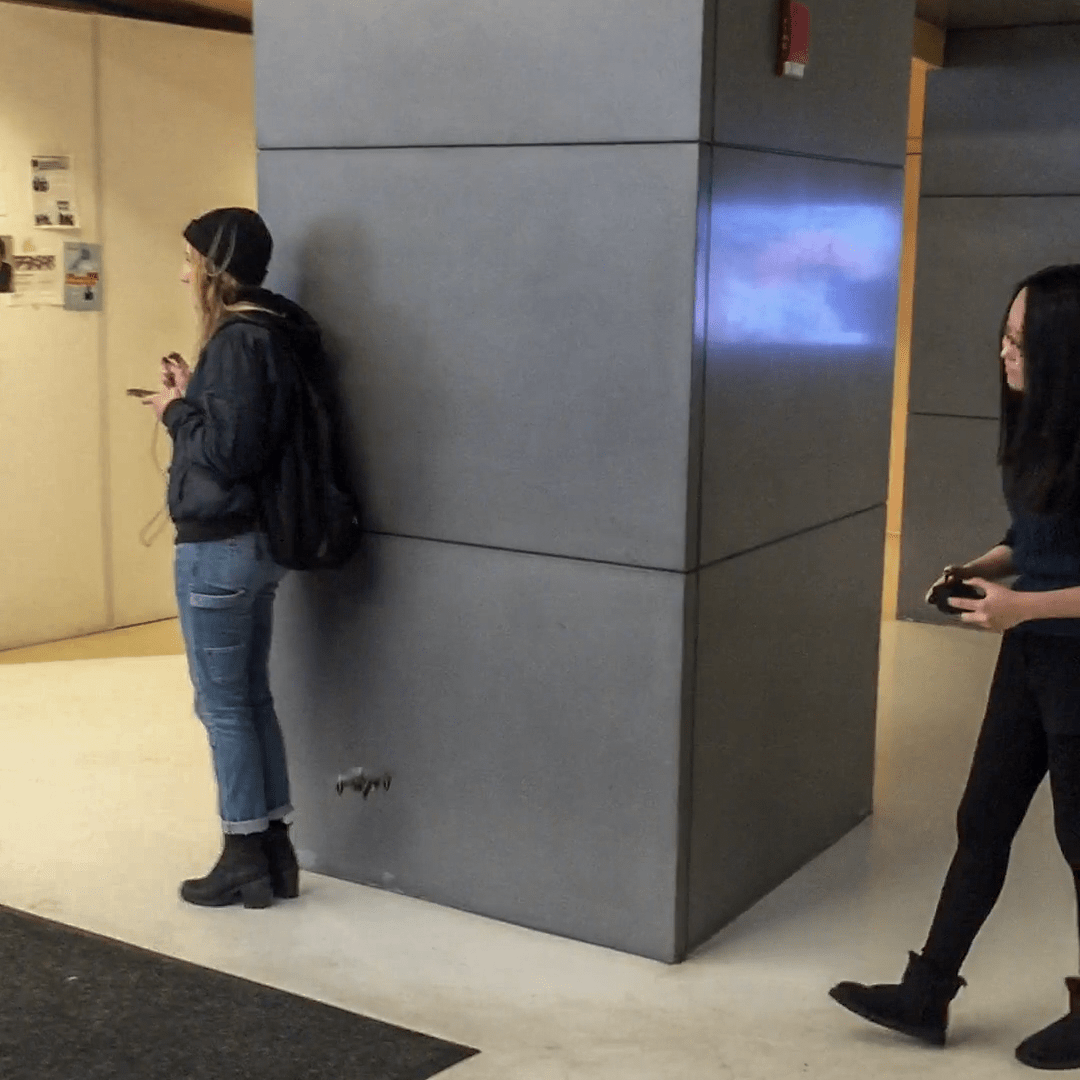 w=h=111.359 4.35vw shadowing-indoor-woman